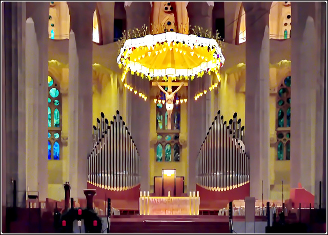 Barcellona : La Sagrada Familia - l'altare e l'organo doppio
