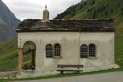 Belle petite chapelle à l'entrée de Ferret (Valais, Suisse)