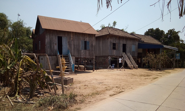 Maisons de bois / Wooden cambodian houses