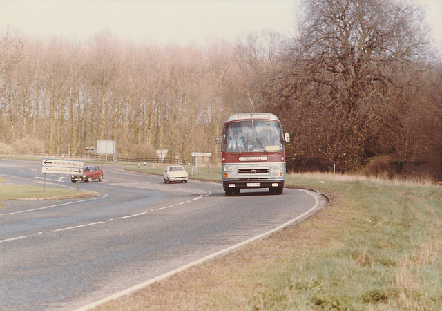 Percivals Coaches 81 (LWL745W) passing Barton Mills - 13 Apr 1985