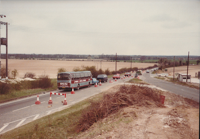 Percivals Coaches 81 (LWL745W) near Barton Mills - 27 Apr 1985
