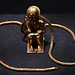 Figurine prosternée et chaîne en or du roi Amenhotep III . 1336-1326 av. J.-C.