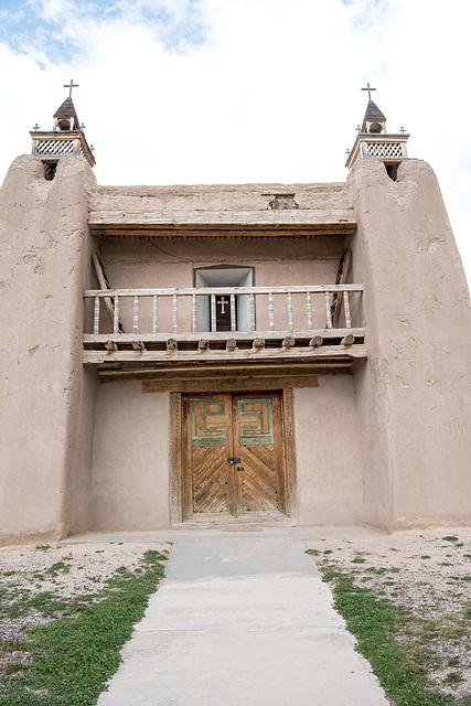 A New Mexico adobe churchv7