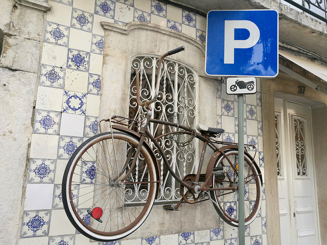 Lisbon 2018 – Hanging bike