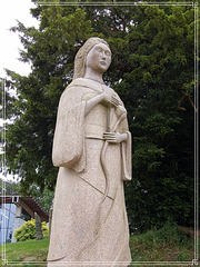 Sainte Azenor 2015 , sculpture à la Vallée des Saints (22)