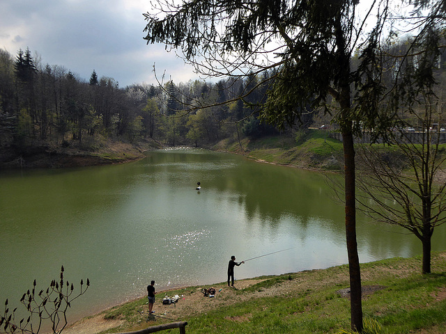 a pesca sul lago