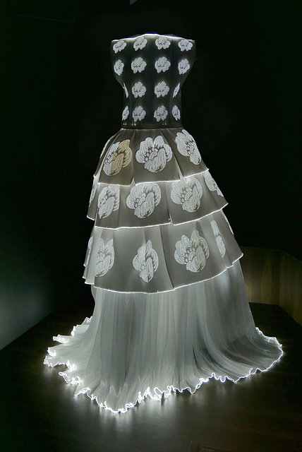 Robe de mariée en fibres optiques
