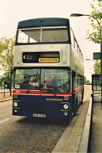 West Midlands Travel 2170 (GOG 170W) on loan to R&I Coaches in Milton Keynes – 29 May 1993 (193-14)