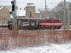 142 145-2 und 142 110-6 abgestellt im Bahnhof Freiberg-Sachsen