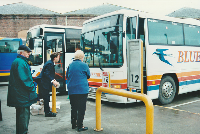 Bluebird Buses (Stagecoach) 587 (L587 JSA) in Aberdeen – 27 Mar 2001