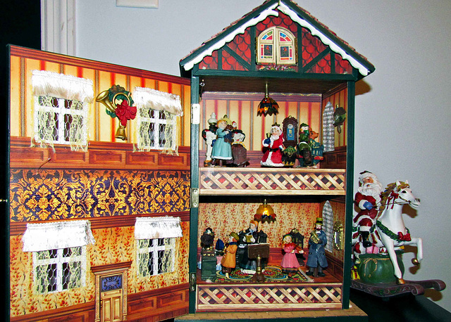 Victorian House Christmas Music Box