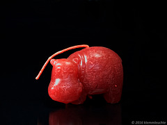 Hippo-Kerze, rot, mit langem Docht, 2016