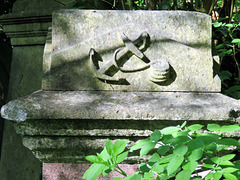 abney park cemetery, london,anchor of hope on a c19 tomb