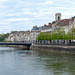 BESANCON: Le quai Vauban à gauche, le quai de Strasbourg à droite.