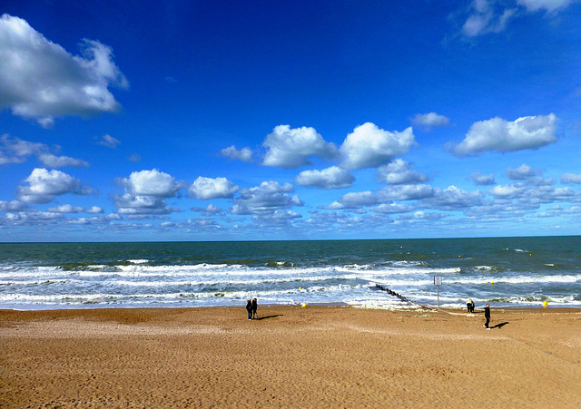 FR - Cabourg - Walk on the Beach
