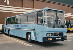 Theobalds Coaches KFX 675 (NFJ 371W) at RAF Mildenhall – 28 May 1994 (224-25)