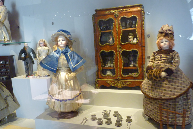 Coleccion de muñecas de una hija de la familia Borromeo