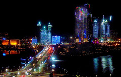 Abu Dhabi : notturno dal Marina Mall