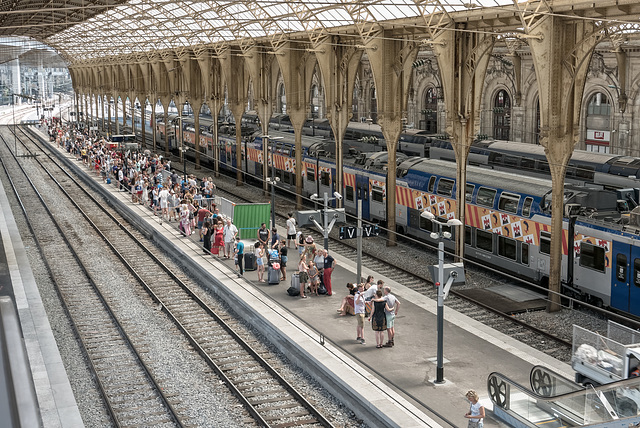 NICE; Gare SNCF; Vue depuis la nouvelle passerelle 08