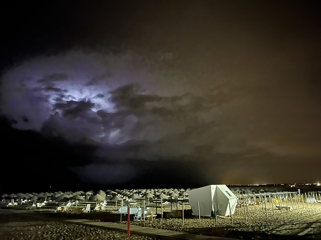 Monte Gordo, Tuesday evening, Electrical storm