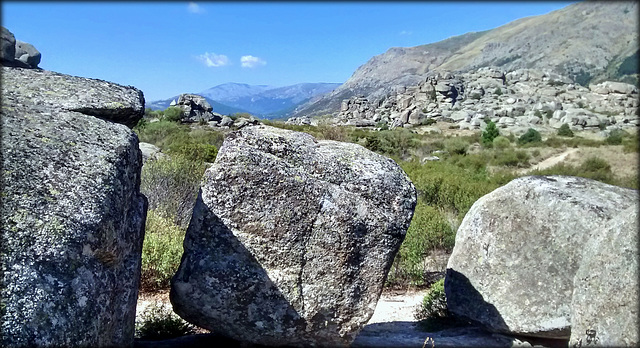 La Sierra de La Cabrera - granite boulders