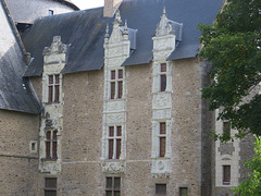 Le Vieux Château, 3.