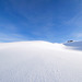 ein noch unberührtes Schneefeld (© Buelipix)