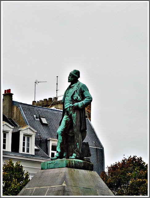 Monument à Auguste Mariette : Egyptologue né à Boulogne sur Mer