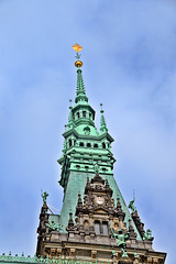 Turmspitze vom Hamburger Rathaus, der Turm hat eine Höhe von 112 Metern