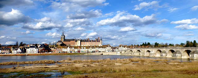Gien et la Loire.