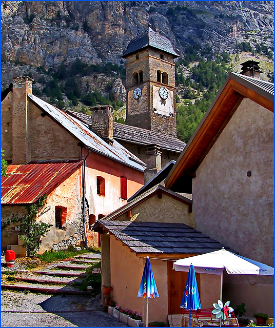 Val Clarée: église saint Claude - ombrelloni e girandola
