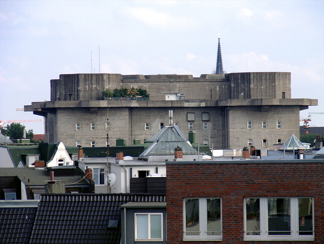 Ausblick von der Dachterasse auf den Flakbunker Heiligengeistfeld