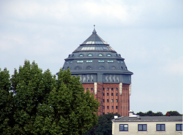 Ehemaliger Wasserturm und jetzige Luxusherberge im Schanzenpark