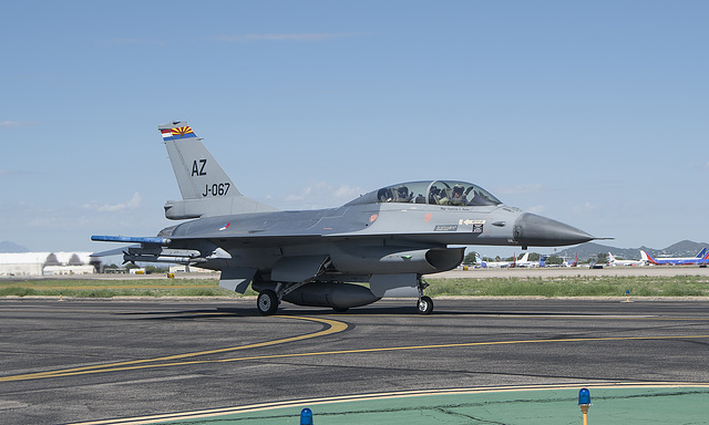 Royal Netherlands Air Force General Dynamics F-16B Fighting Falcon 87-0067 (J-067)