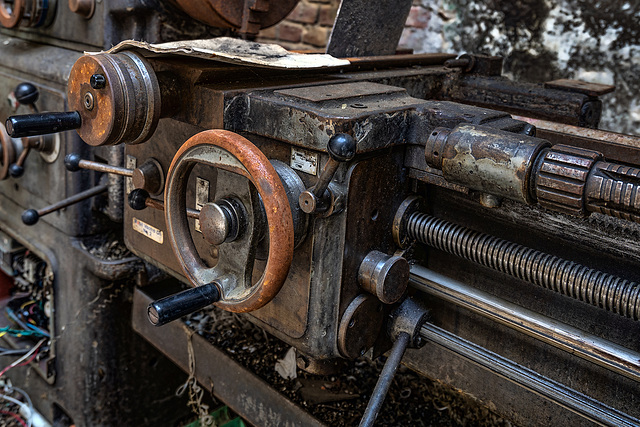 the old lathe -  no touchscreens