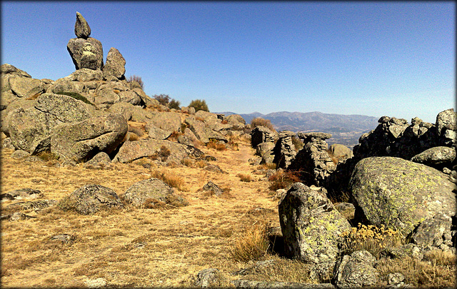 El Fraile, Las Machotas with dry-stone wall.