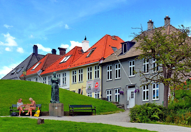 Bergen - benches in residential distric : pizza time -