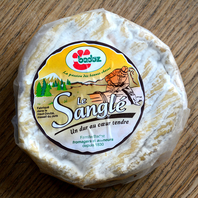Le Sanglé cheese