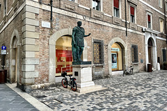 Rimini 2024 – Julius Cæsar in front of the UniCredit Bank