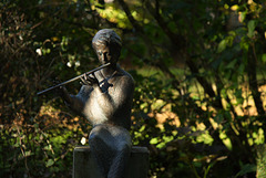 Der Flötenspieler im Schloßpark