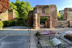 De Oude Toren en Ruine van de Oude Matthias-kerk