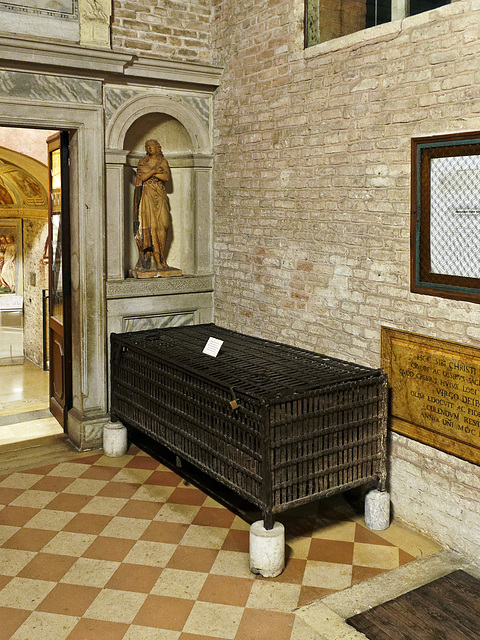 Basilica of Santa Giustina - The old chest of San Luca