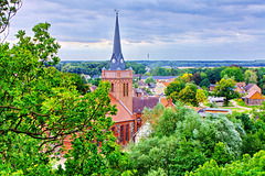 Putlitz, Blick vom Bergfried zur Kirche