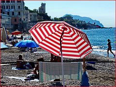 Genova : ombrelloni nella luce del mattino