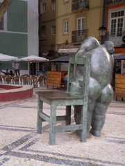 Statue by João Duarte.