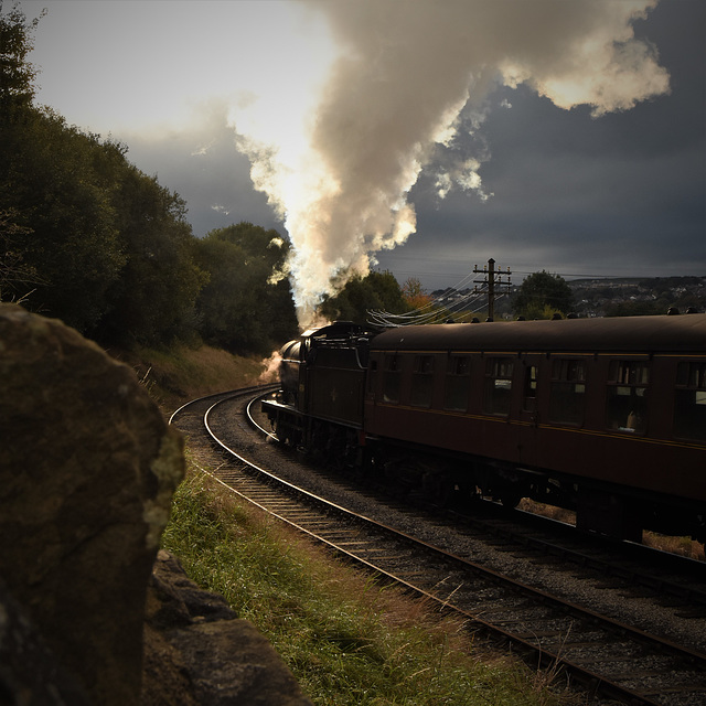 Afternoon train leaving Keighley for Oxenhope.