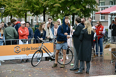 Leidens Ontzet 2019 – Fierljeppen – The winner recieves a bicycle