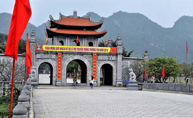 Vietnam 2016 / Hoa Lu Fortress Entrance