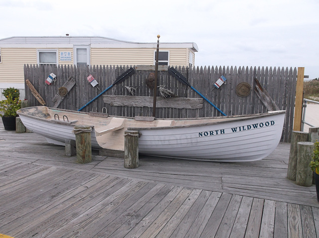 North Wildwood rowboat / Chaloupe nordique