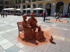 Terracotta-Pärchen auf der Plaza Mayor in Palma de Mallorca